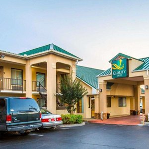 Quality Inn hotel in Dahlonega GA