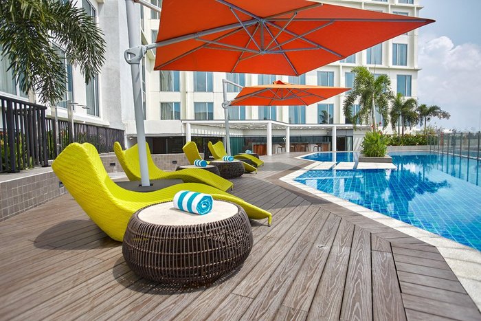 Kingsford Hotel Manila Pool: Pictures & Reviews - Tripadvisor