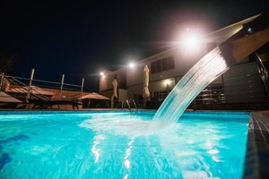 Pool & Beach