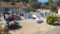 Pierre tombale de Pierre Bachelet - Picture of Cimetière marin de  Saint-Tropez - Tripadvisor