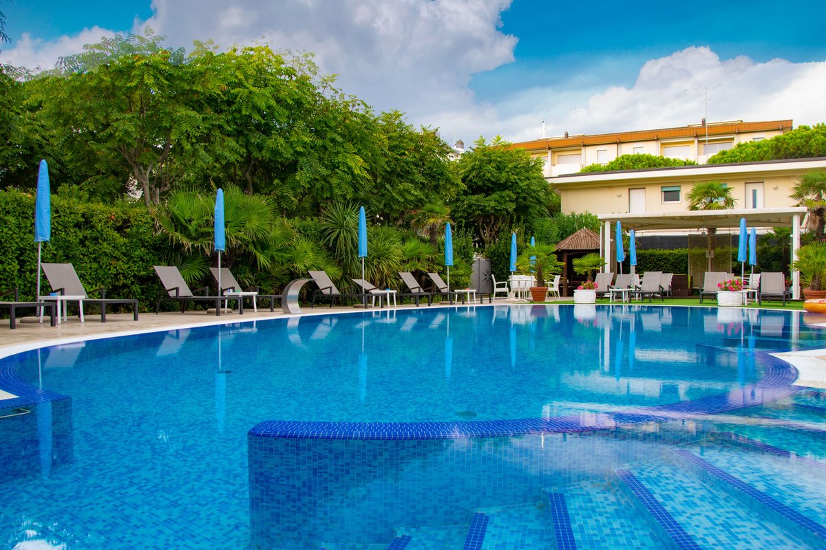 Hotel Helios Pool: Pictures & Reviews - Tripadvisor