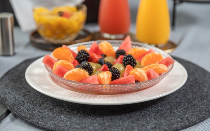 Geniet van een heerlijk ontbijt in B&B Nummer5; met heerlijk vers fruit