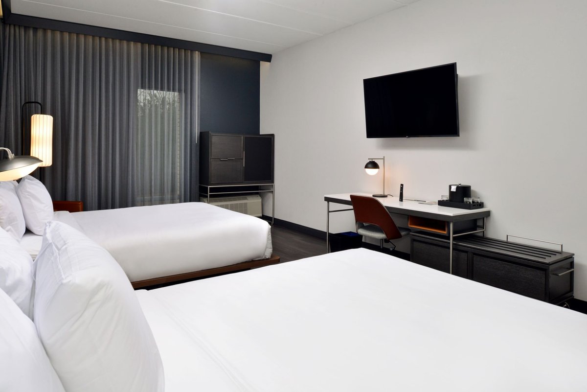 Courtyard by Marriott Raleigh/Cary - hotel rooms