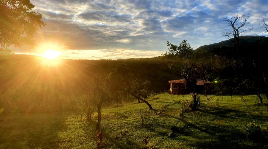 Nascer do sol  iluminando o  Dharma de Luz