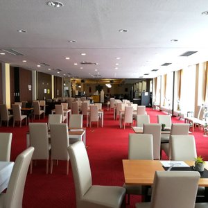 Blick in Speisen-Restaurant.