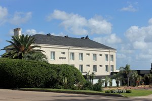 Serena Hotel Punta del Este in Punta del Este, image may contain: Villa, Grass, Hotel, Hedge