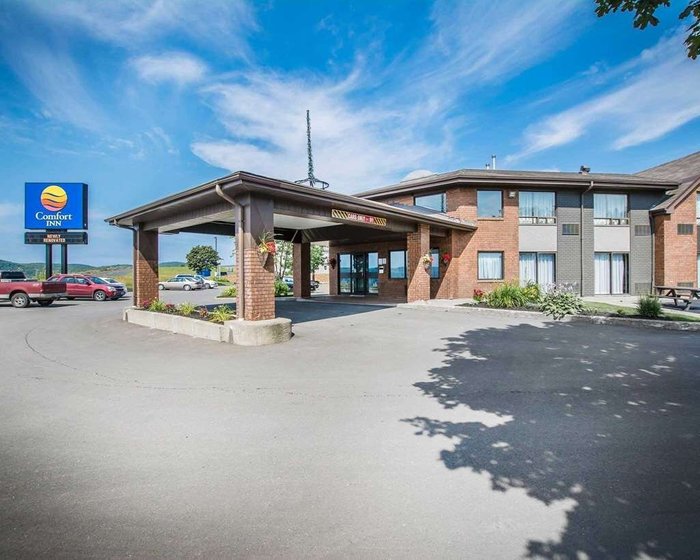 COMFORT INN EDMUNDSTON / #CanadaDo / Best Places to Stay in Edmundston