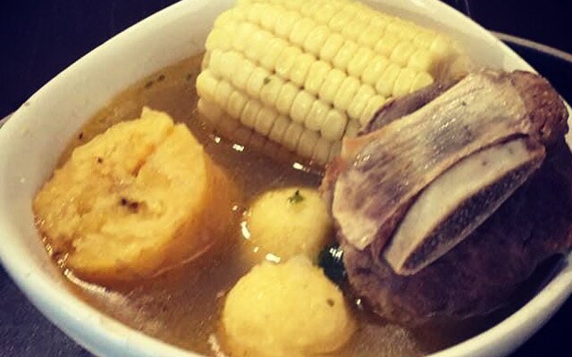 Un buen sancocho al estilo colombiano, venezolano, dominicano o panameño lo podrás probar en nuestro Buffet Caribeño de los domingos.