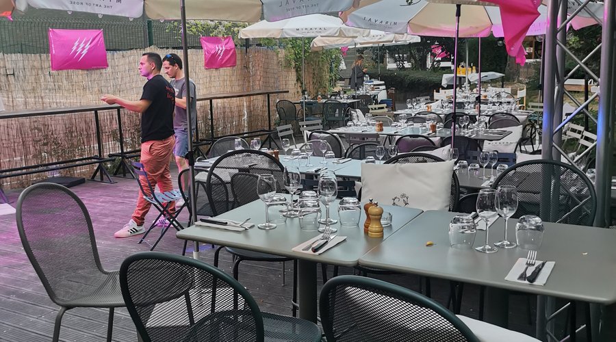 Soirée des roses sur la terrasse