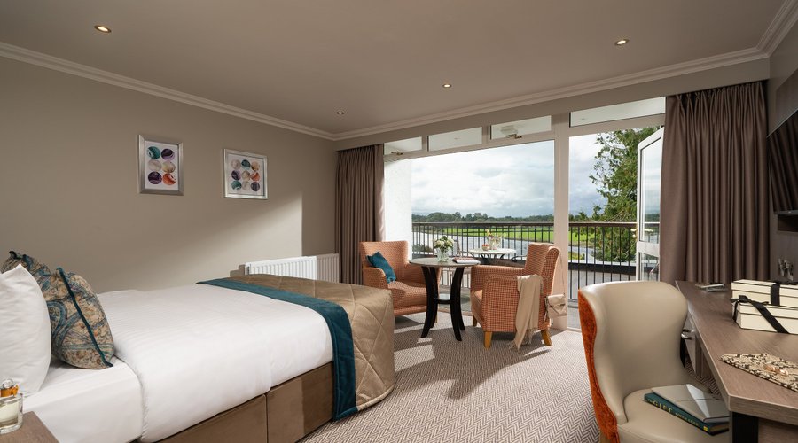 Premier Lakeview Room