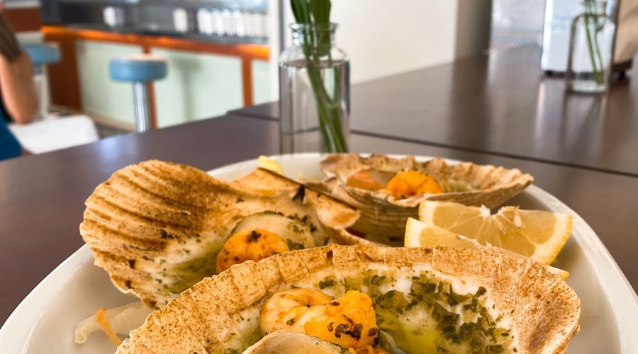 🦐Cuando veas esta foto de nuestras vieiras con langostinos no podrás dejar de pensar en ellas. Pero no te preocupes porque te reservamos tu mesa y te las preparamos así de ricas. 
📞Llámanos al 952800602 o al 675230740.
----
🦐Once you’ve seen this photo of our scallops with prawns you won’t be able to stop thinking about them. Don’t worry though, you can book your table and we’ll prepare the delicious dish for you. 
📞Phone us on 952800602 or 675230740.