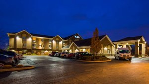Best Western Port Columbus in Columbus, image may contain: Neighborhood, Suburb, City, Moving Van