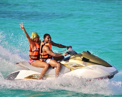 Water sports in Cancun, Yacht in Cancun