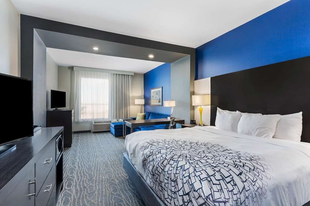 Hotel photo 62 of La Quinta Inn & Suites by Wyndham Odessa N. - Sienna Tower.