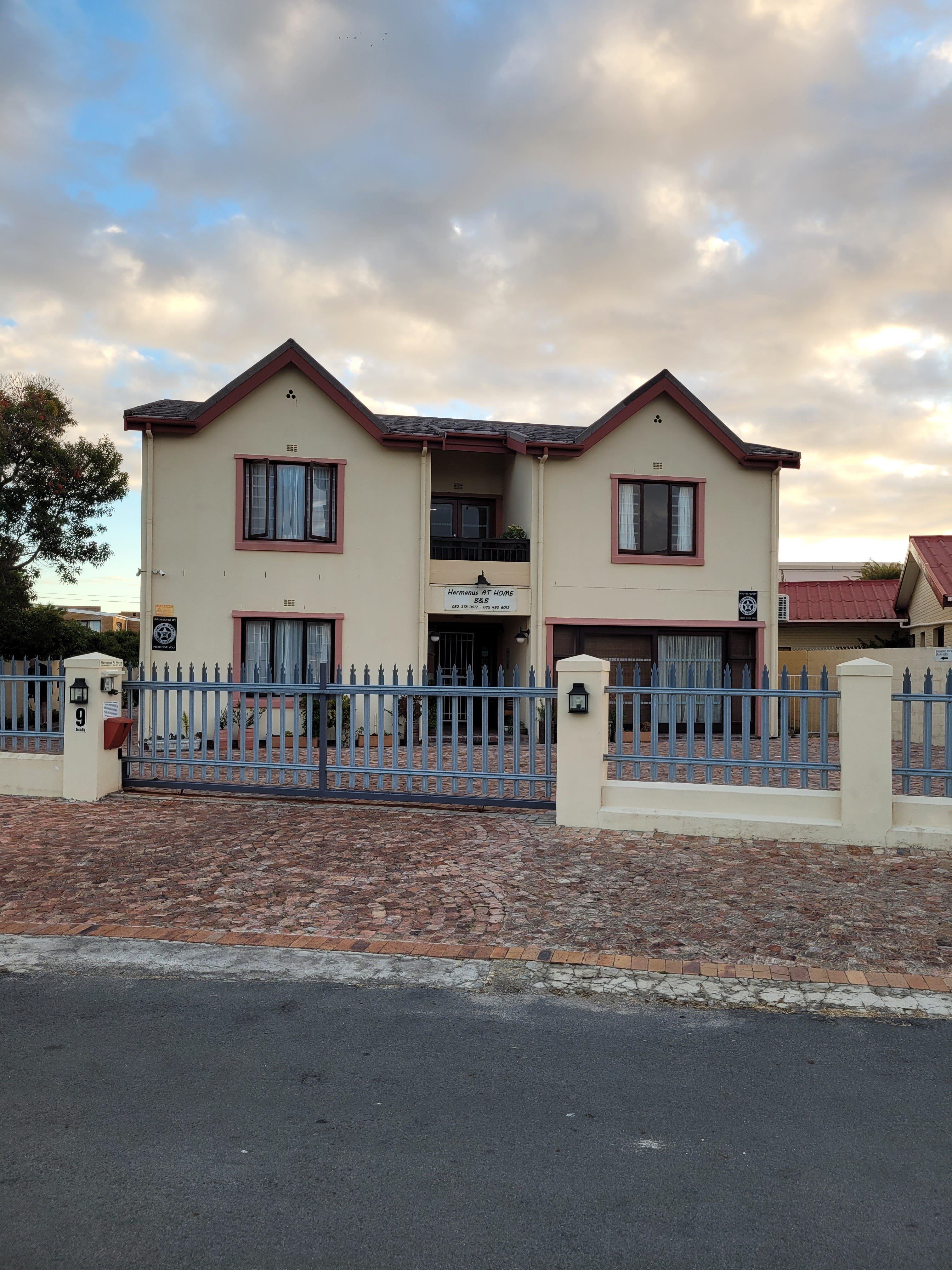 HERMANUS AT HOME - Updated 2024 Prices & B&B Reviews (South Africa)