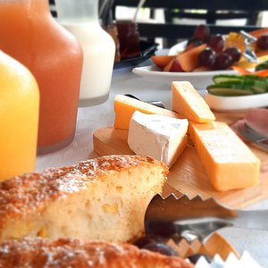Breakfast starts with the Cold - Sliced fruit, cold meats, cheeses and pastry followed by your choice of Hot - Bacon, eggs, mushrooms ect.... the list goes on. 
