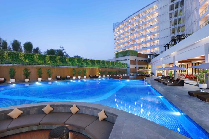 The Alana Hotel & Conference Center - Sentul City Pool: Pictures ...