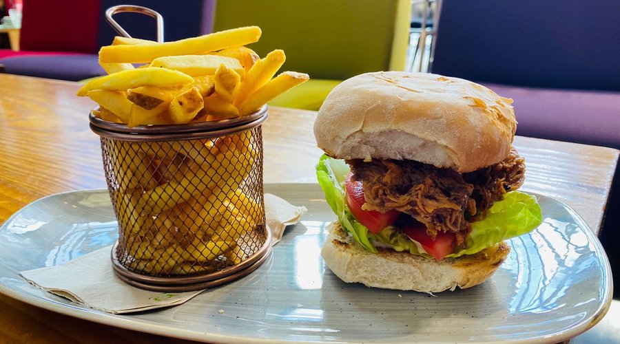 It is said that we have the best chicken burger in Cork. We don't disagree! 

Buttermilk crust on free range Irish chicken breast, baby gem lettuce, tomato, onion and ranch dressing served with fires, oh my lawd!!