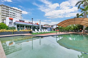 Vitina Studio Motel in Darwin, image may contain: Resort, Hotel, Building, Villa