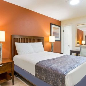 Guest room with one bed