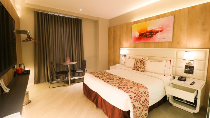 Red Hotel Cubao Rooms: Pictures & Reviews - Tripadvisor