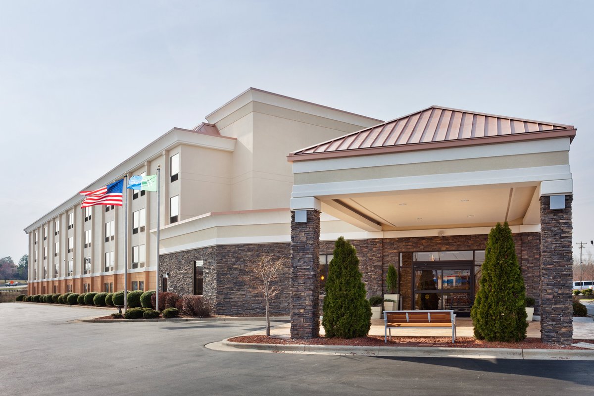 HOLIDAY INN EXPRESS GREENSBORO-(I-40 @ WENDOVER) $123 ($̶1̶3̶2̶ ...