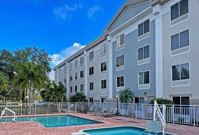 Hotel photo 5 of Comfort Inn & Suites Sarasota I75.