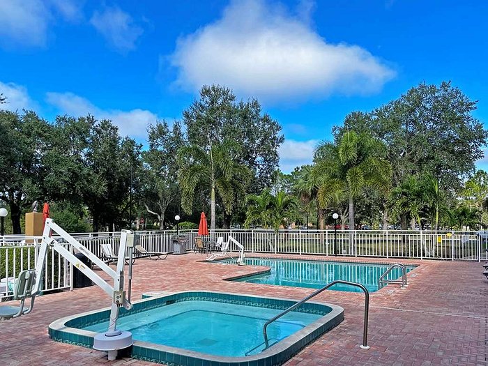 Comfort Inn & Suites Sarasota I75 Pool Pictures & Reviews - Tripadvisor