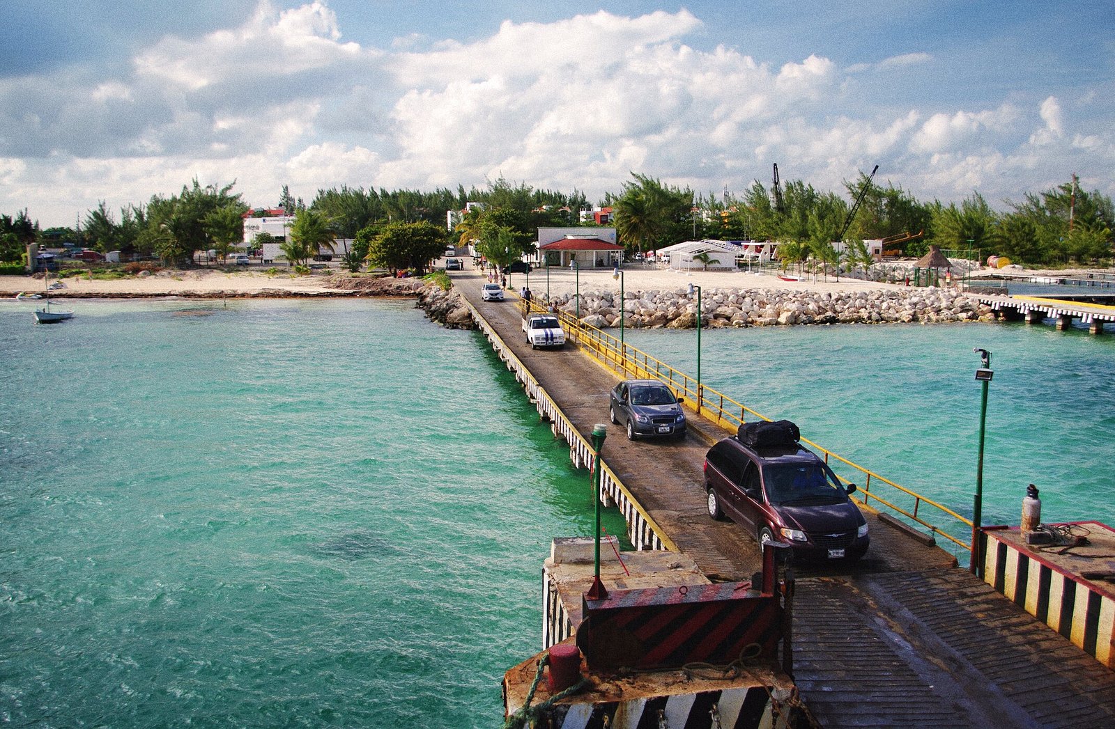 how to get around cancun without a car