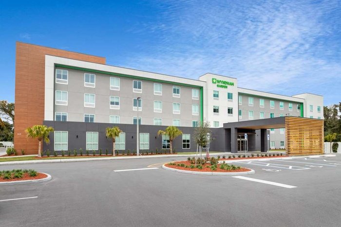 HOWARD JOHNSON BY WYNDHAM AIRPORT FLORIDA MALL $54 ($̶8̶0̶