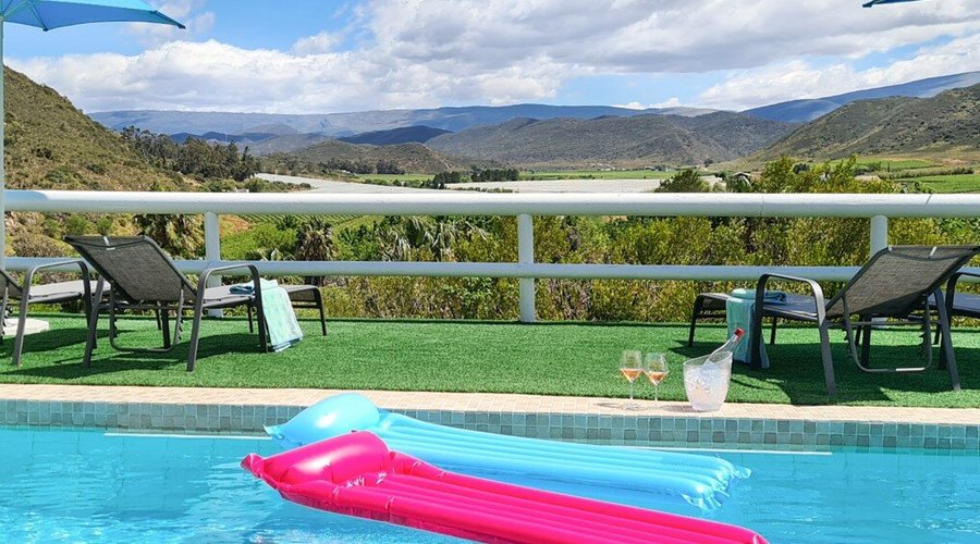 Mountainside pool & Views