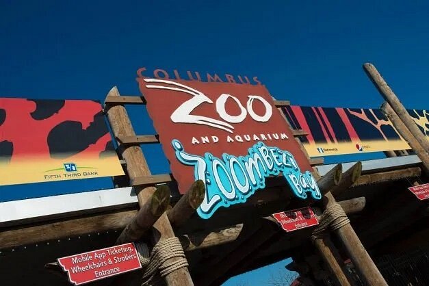 Exterior sign of zoo and aquarium