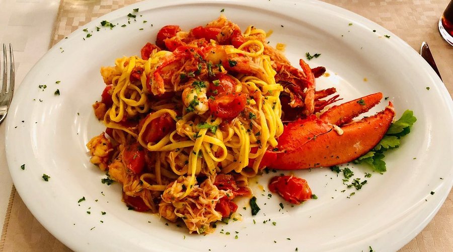 Linguine all'astice e polpa di granchio