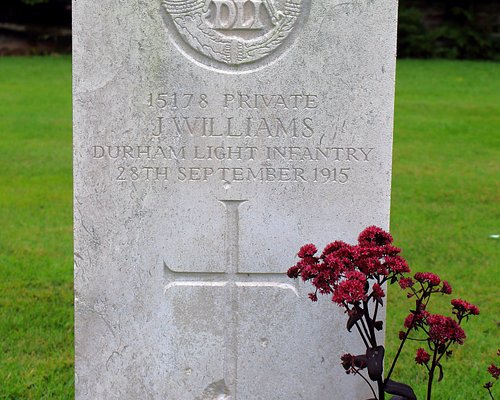 Des habitants d'Ypres recréent un cimetière de la Première Guerre mondiale  en Lego 