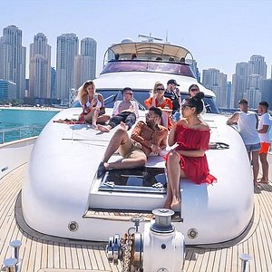 sky walker yacht rental dubai marina