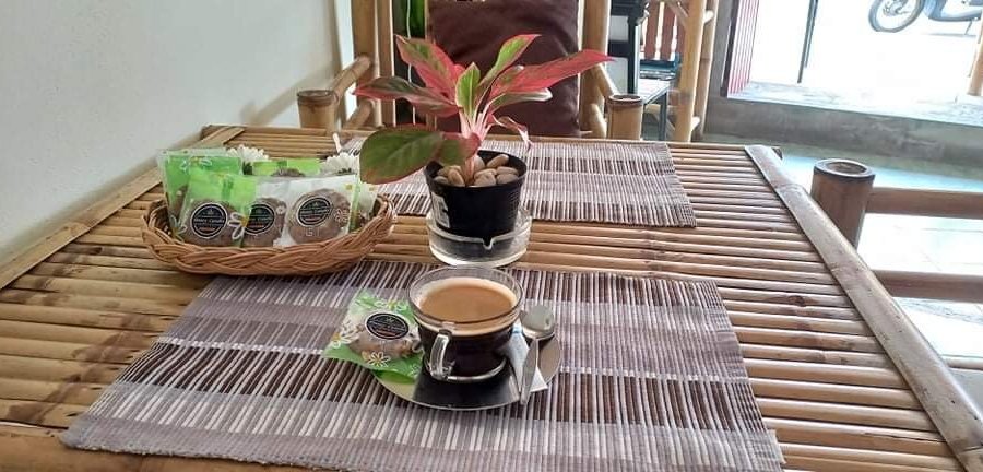 Doozy Cafe & Restaurant in Kamala Phuket. Close to Patong Party Beach.Take a Cookie and Cannabis Shake in our Restaurant. 