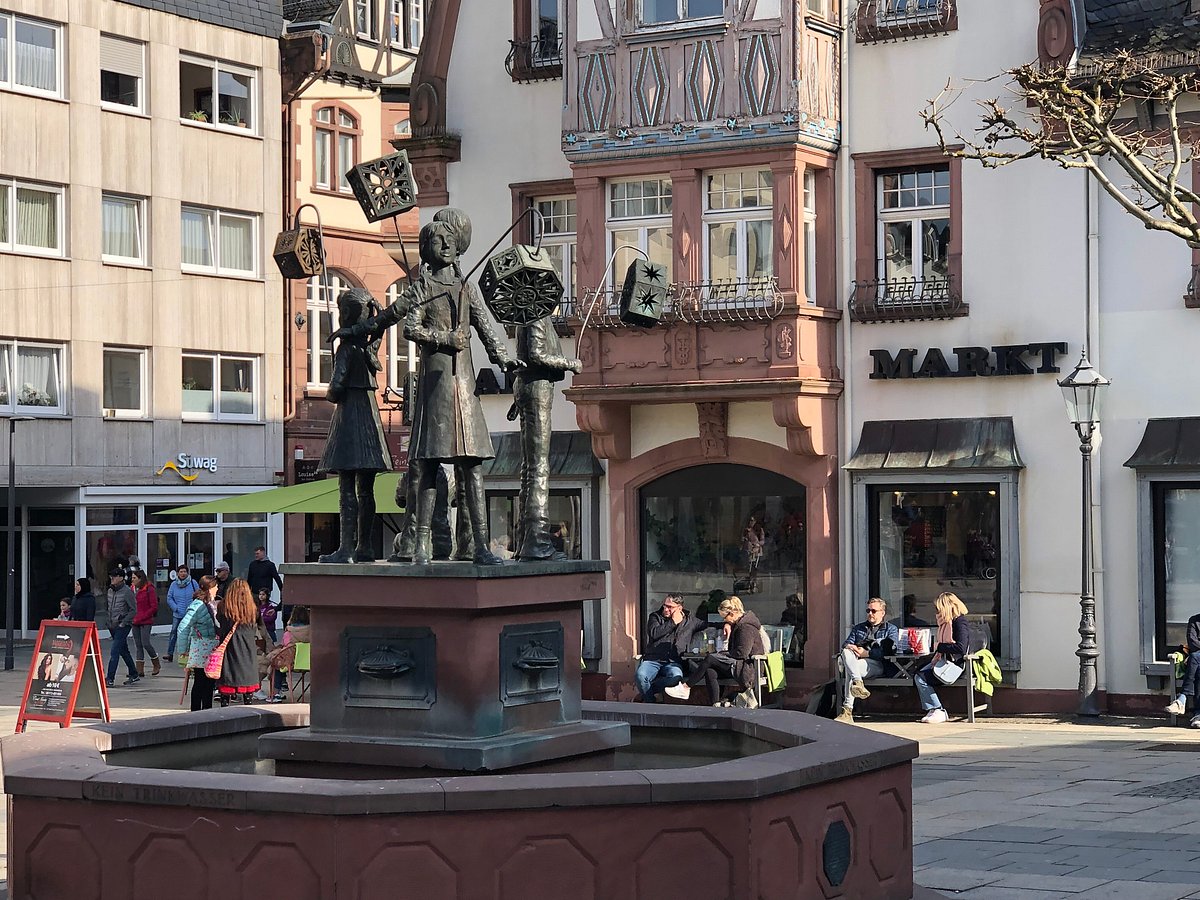 Bad Homburger Marktplatz mit Laternenbrunnen (2025) All You Need to