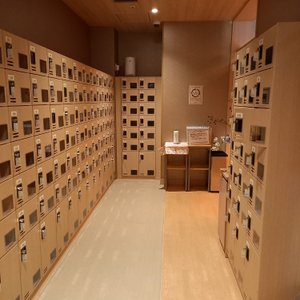 先ずは靴を脱いで入館