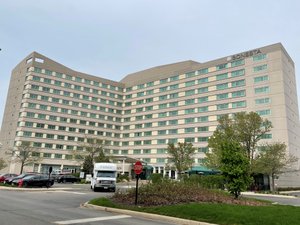 Sonesta Chicago O'Hare Airport Rosemont in Rosemont, image may contain: Hotel, Office Building, City, Condo