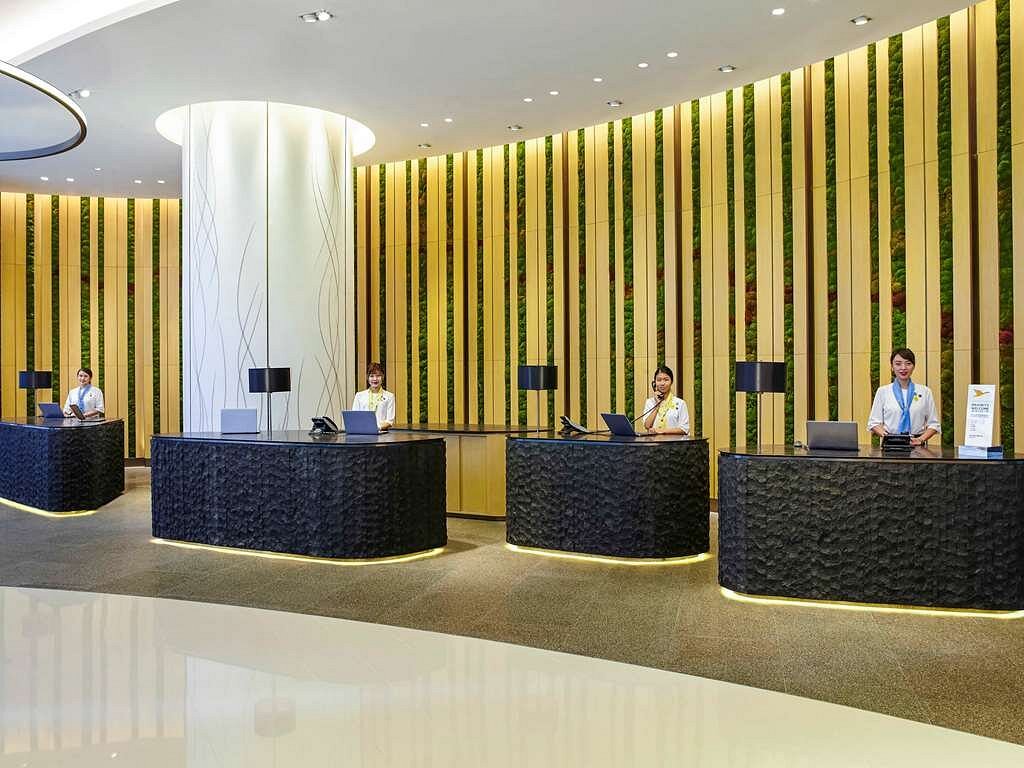 諾富特世紀酒店，位於香港的飯店