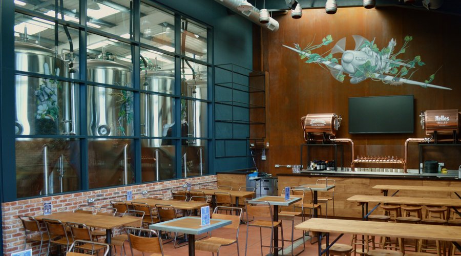Large Tap Room & Café