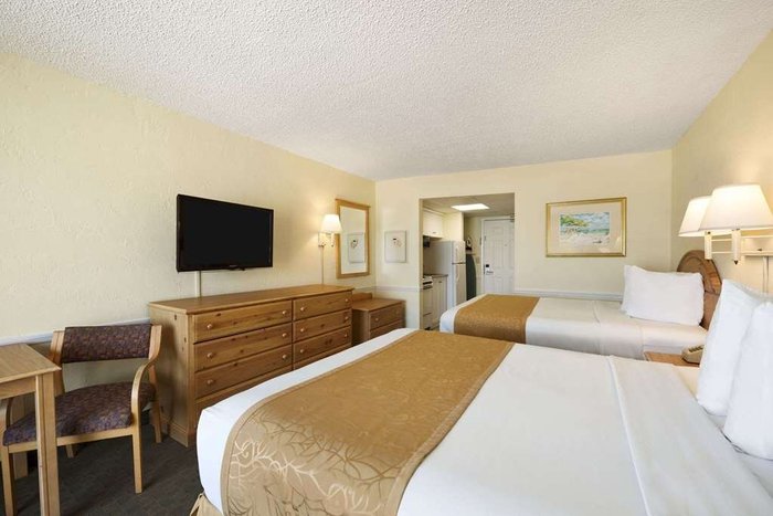 DAYS INN BY WYNDHAM DAYTONA OCEANFRONT $118 ($̶1̶3̶5̶) - Updated 2024 ...