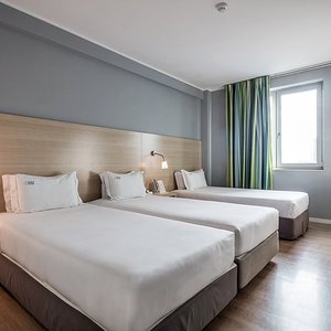 036768 Guest Room