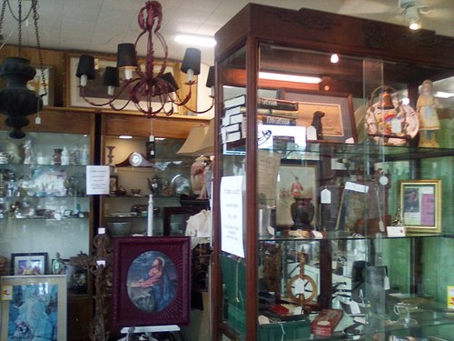Visiting Antique Stores in St. Louis