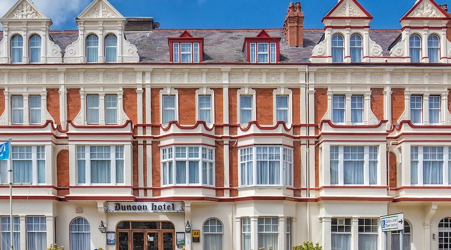 The Dunoon occupies two buildings on Gloddaeth Street between the North and the West shores. Beaches are a couple of minutes walk in both directions.