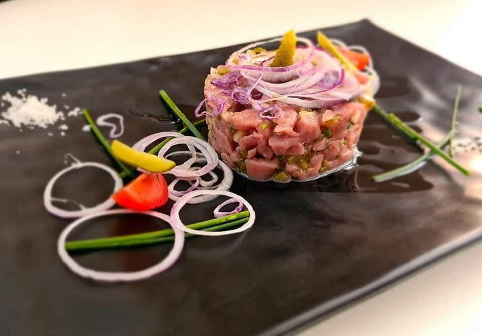 https://dynamic-media-cdn.tripadvisor.com/media/photo-o/22/9d/4d/64/tuna-tartar.jpg?w=1000&h=-1&s=1