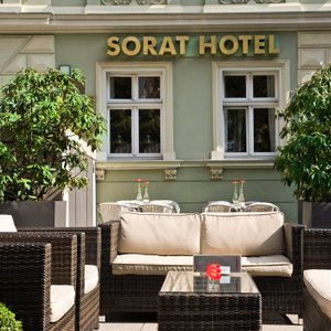 Schlosskirchplatz Terrasse vor dem Sorat Hotel Cottbus