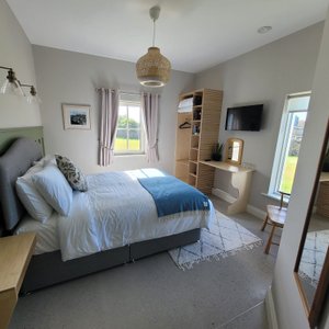 Private King en-suite with view of Hag's Head