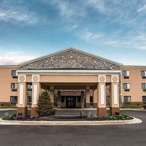 Econo Lodge & Suites in Monroe, MI