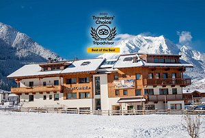 Apart Central - Premium Mountain & Garden in Mayrhofen, image may contain: Hotel, Resort, City, Peak